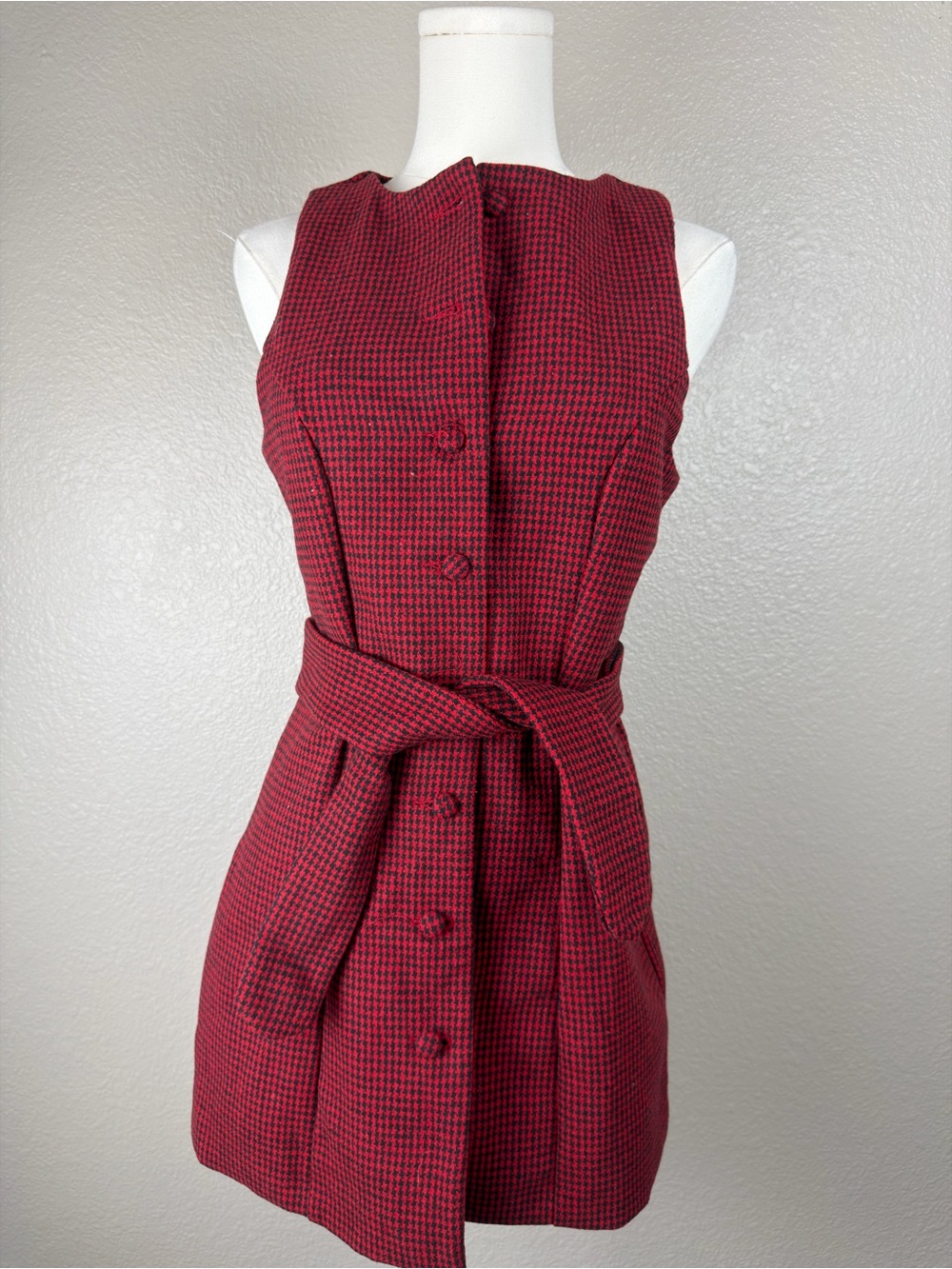 NWT Sleeveless Red & Black Plaid Houndstooth Tie-Waist Mini Vest Dress, Small